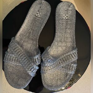 Vince Camuto Slide Flip Flop NWOT 10m Silver